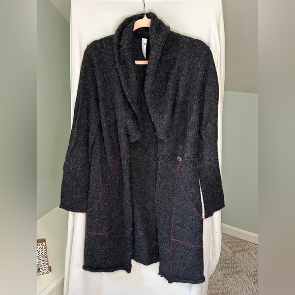 Indigenous 100% Alpaca Black Wool Cardigan with purple/pink Stitching size Large - Picture 1 of 10